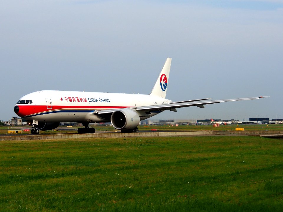 B-2076 China Cargo Airlines Boeing 777-F6N - cn 37711, taxiing 22july2013 pic-004