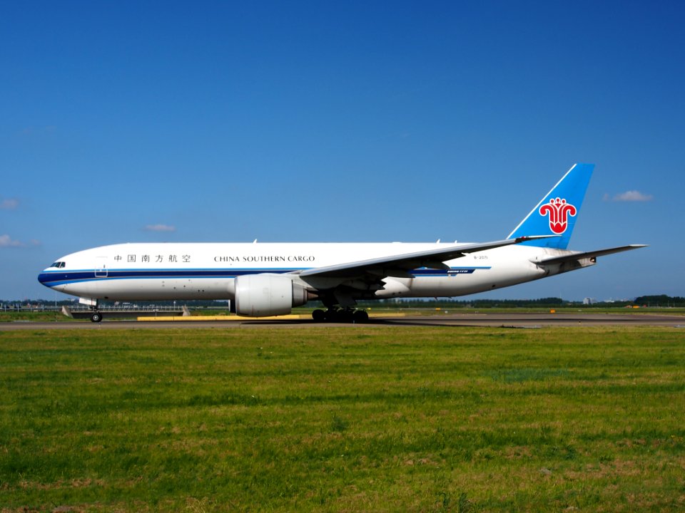 B-2071 China Southern Airlines Boeing 777-F1B - cn 37309 taxiing 18july2013 pic-005