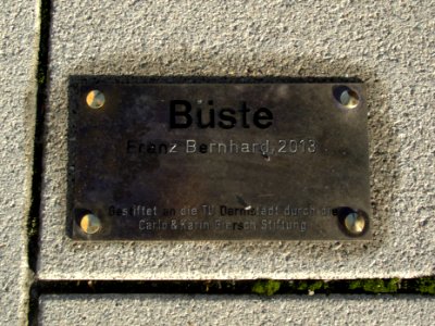 Büste (Franz Bernhard), Plakette