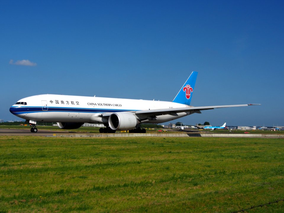 B-2071 China Southern Airlines Boeing 777-F1B - cn 37309 taxiing 18july2013 pic-003