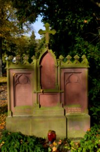 Bürgel, Friedhof, Grab Hau
