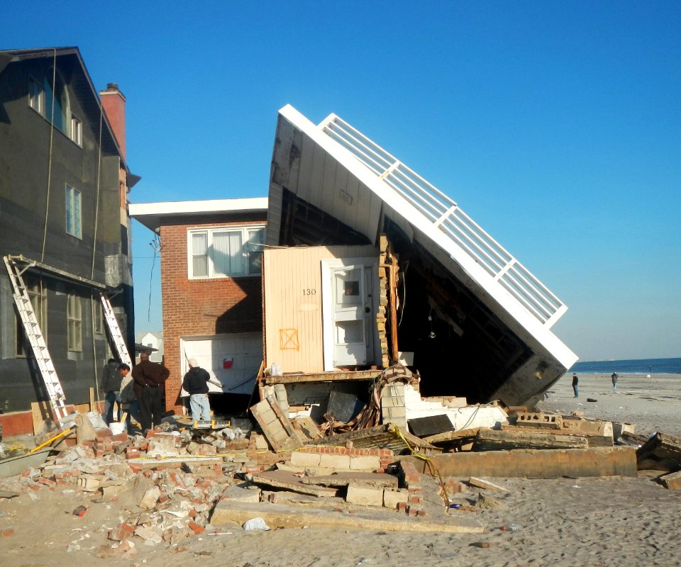 B139 St smashed house Sandy jeh
