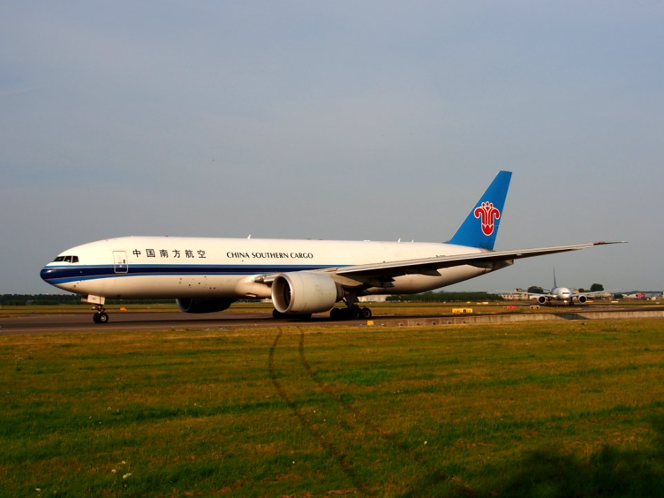 B-2071 China Southern Airlines Boeing 777-F1B - cn 37309, taxiing 22july2013 pic-005
