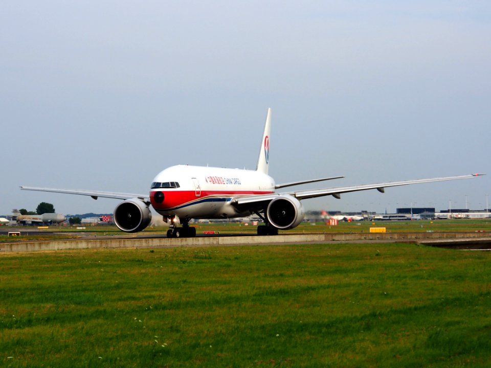B-2076 China Cargo Airlines Boeing 777-F6N - cn 37711, taxiing 22july2013 pic-002
