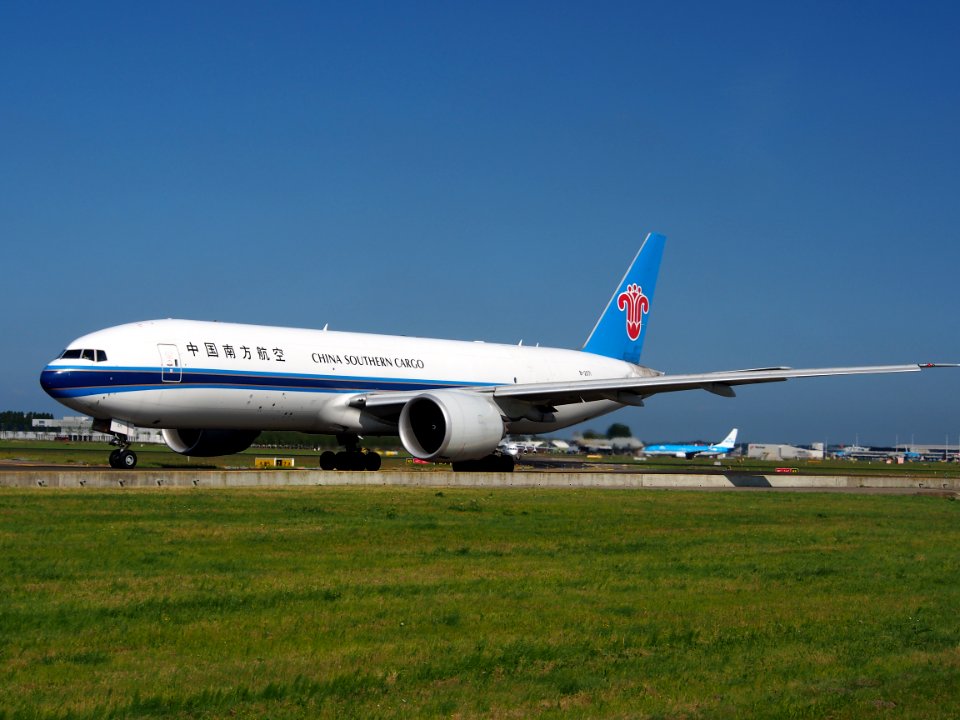 B-2071 China Southern Airlines Boeing 777-F1B - cn 37309 taxiing 18july2013 pic-002
