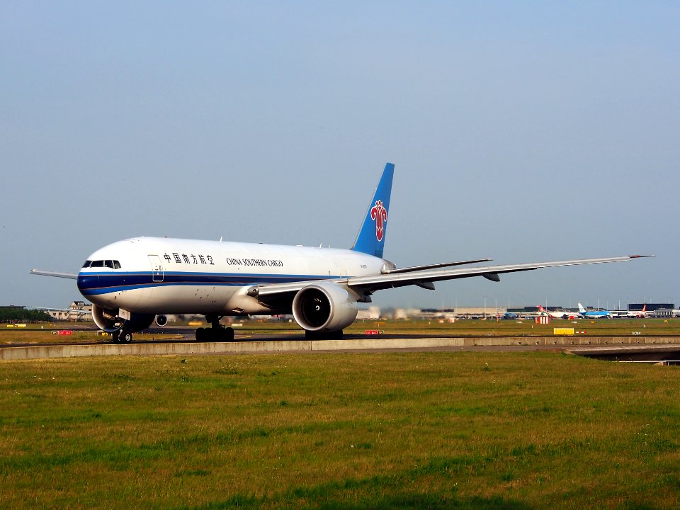 B-2071 China Southern Airlines Boeing 777-F1B - cn 37309, taxiing 22july2013 pic-002