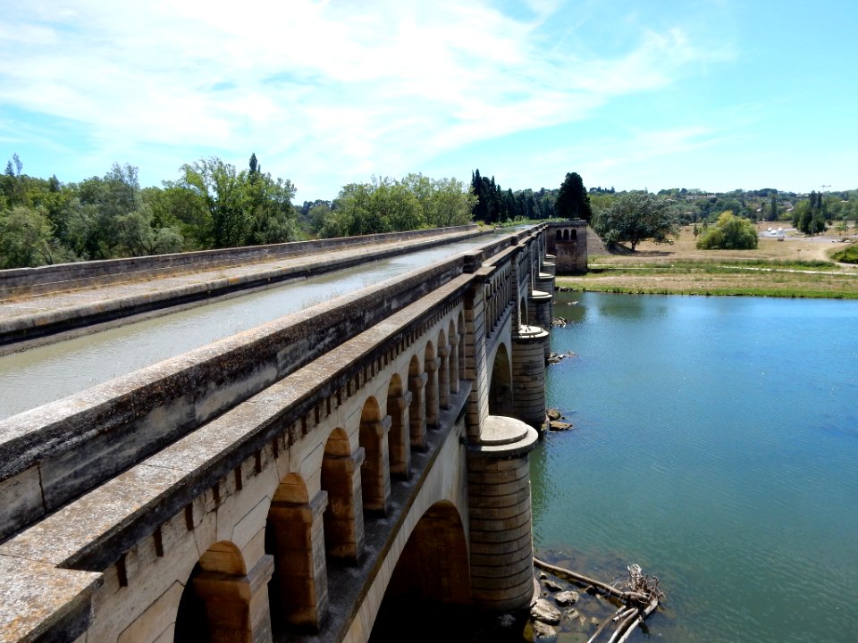 Béziers Ce Pont Canal Est Situé à Environ 1 2 Km En Aval Des écluses De Fonséranes 1854 57 (162199847)