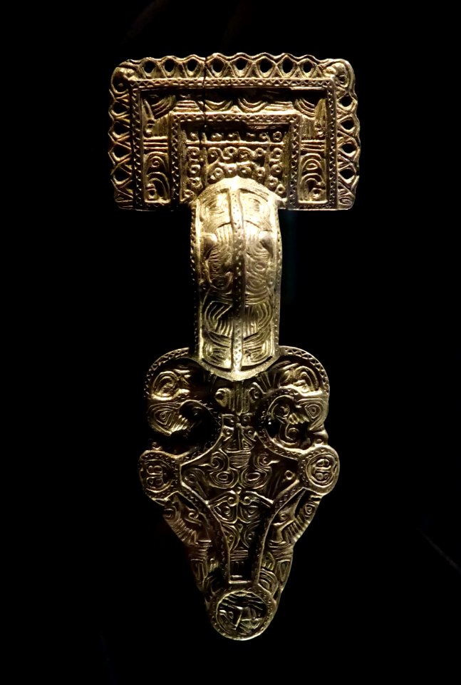 Bügel fibula, Tabingen, Zollernalbkreis, late 6th century AD - Landesmuseum Württemberg - Stuttgart, Germany - DSC02951