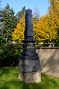 Bürgel, Friedhof, Grab Eichenauer