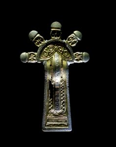 Bügel fibula, Hohenstadt, Kreis Goppingen, late 6th century AD - Landesm- Landesmuseum Württemberg - Stuttgart, Germany - DSC02944