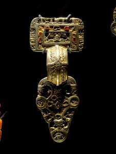 Bügel fibula, Grave 78, Donzdorf, Kreis Goppingen, probably mid 6th century AD - Landesmuseum Württemberg - Stuttgart, Germany - DSC02956
