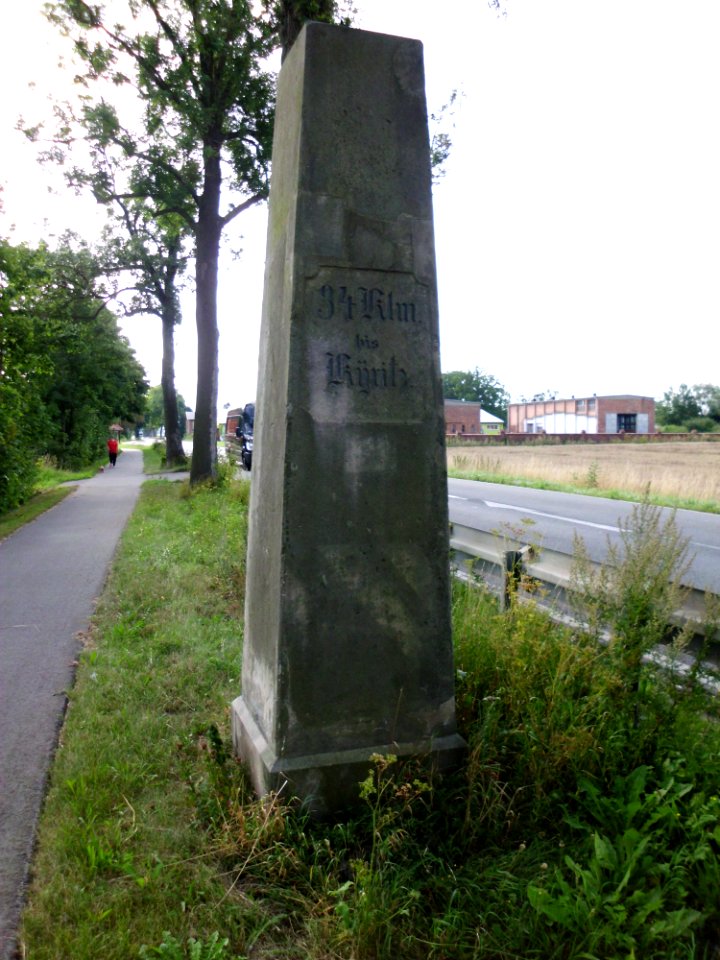 B 5 Kilometerstein Kleinow 2