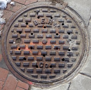 B.E.Ry. Co. raised - manhole cover - Cambridge, MA - DSC02435