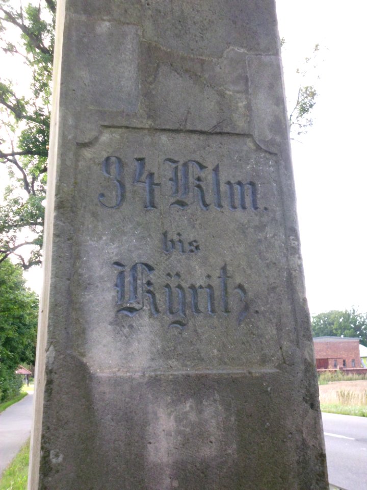 B 5 Kilometerstein Kleinow 3