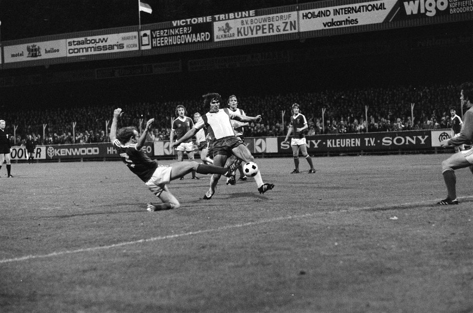 AZ67 tegen Ipswich Town 0-0 ( Europacup II ) Van Hanegem en Les Tibbot (l), Bestanddeelnr 929-8982