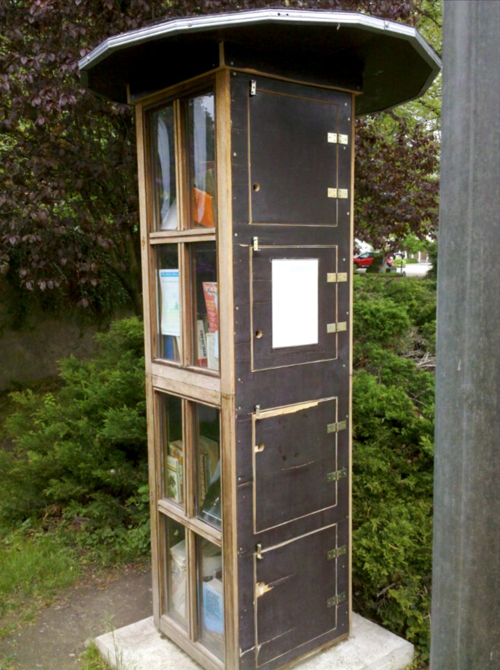 Bücherschrank in Großsteinberg im April 2019a