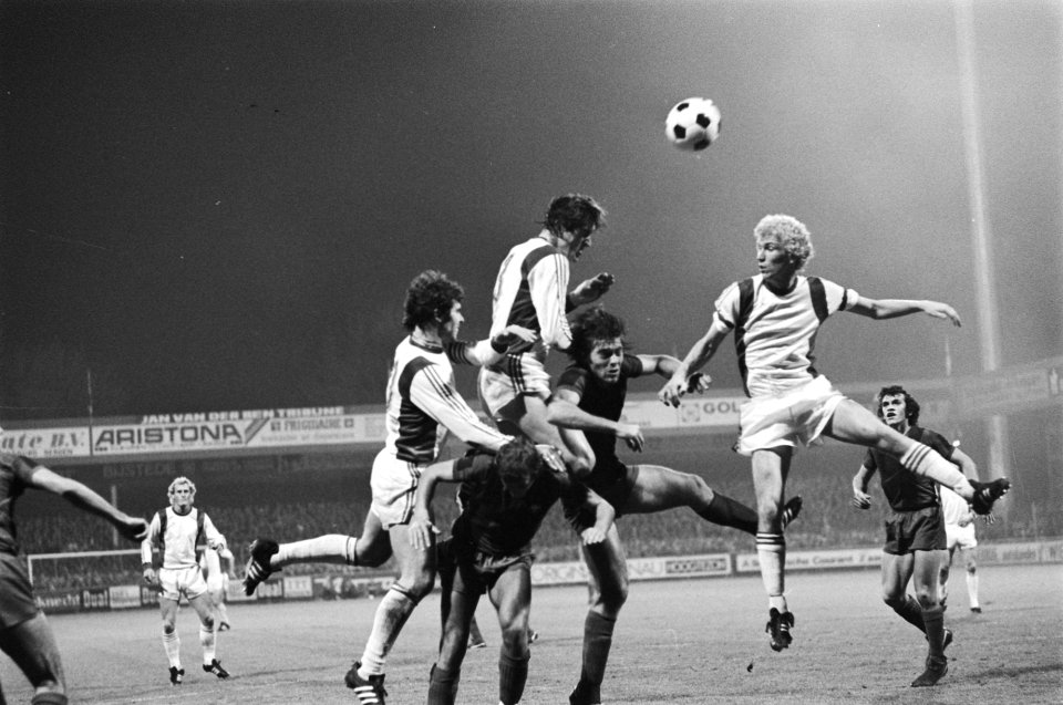 AZ67 tegen Barcelona (UEFA-cup) 1-1, vlnr Van Hanegem Spelbos en Rijnsoever, Bestanddeelnr 929-3984