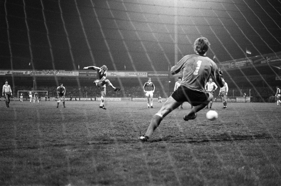 AZ 67 tegen FC Utrecht 1-0 Kist scoort uit penalty, Bestanddeelnr 930-7575