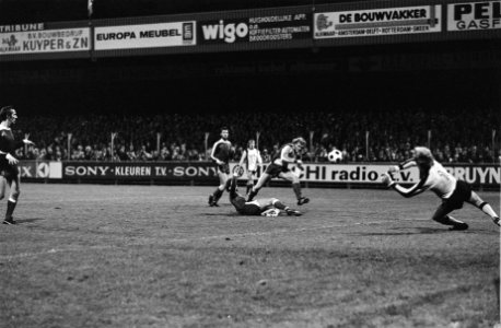 AZ67 tegen FC Utrecht 3-0, Kees Kist van AZ brengt de stand op 3-0, Bestanddeelnr 929-9679