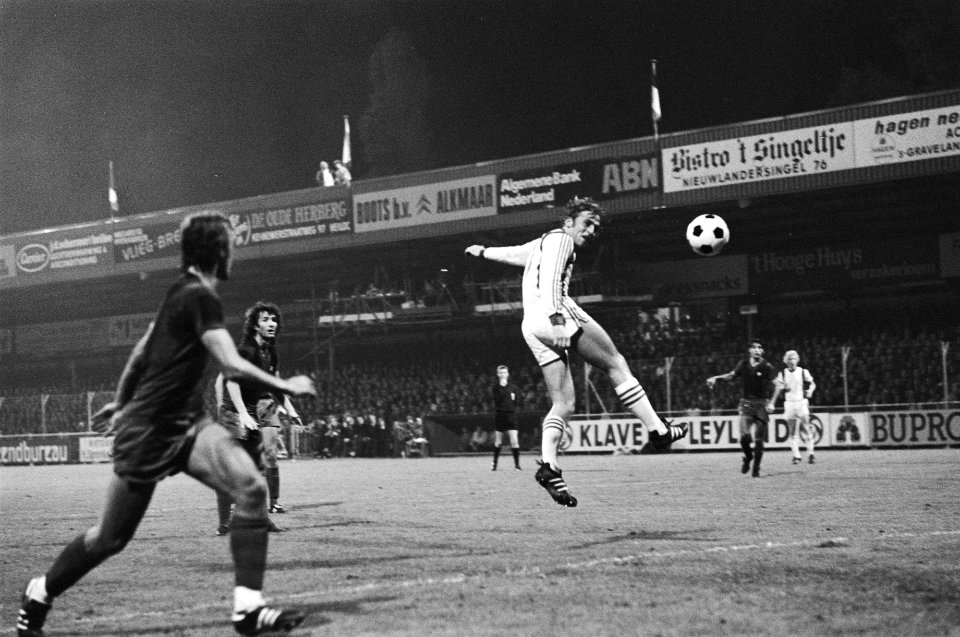 AZ67 tegen Barcelona (UEFA-cup) 1-1, Nijgaard scoort voor AZ, Bestanddeelnr 929-3985