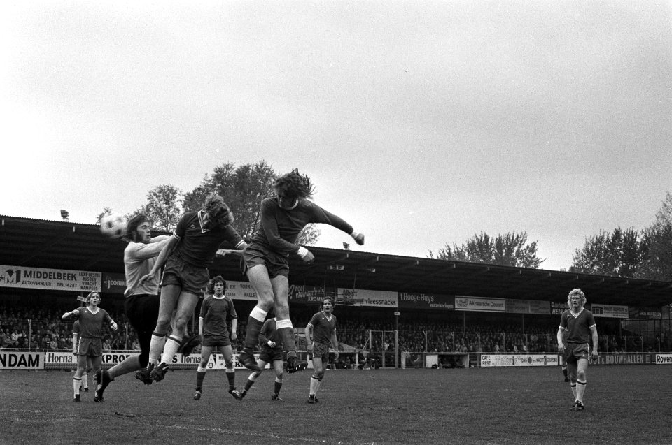 AZ67 tegen NEC 0-0, keeper Vooys (l) en Frandsen (NEC), Bestanddeelnr 927-1699