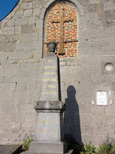 Bérelles (Nord, Fr) monument aux morts