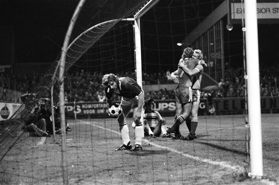 AZ67 tegen Red Boys (Luxemburg) Uefa-cup, Nijgaard (7)heeft 3-0 gescoord omhelsd, Bestanddeelnr 929-3485