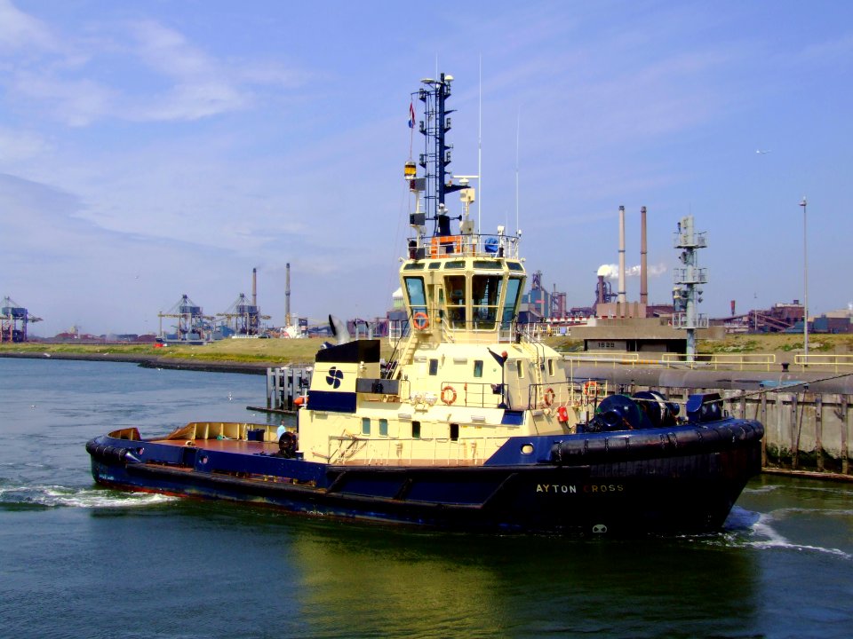Ayton Cross IMO 9206956 p4 in front of locks IJmuiden, Holland 05-Jul-2008
