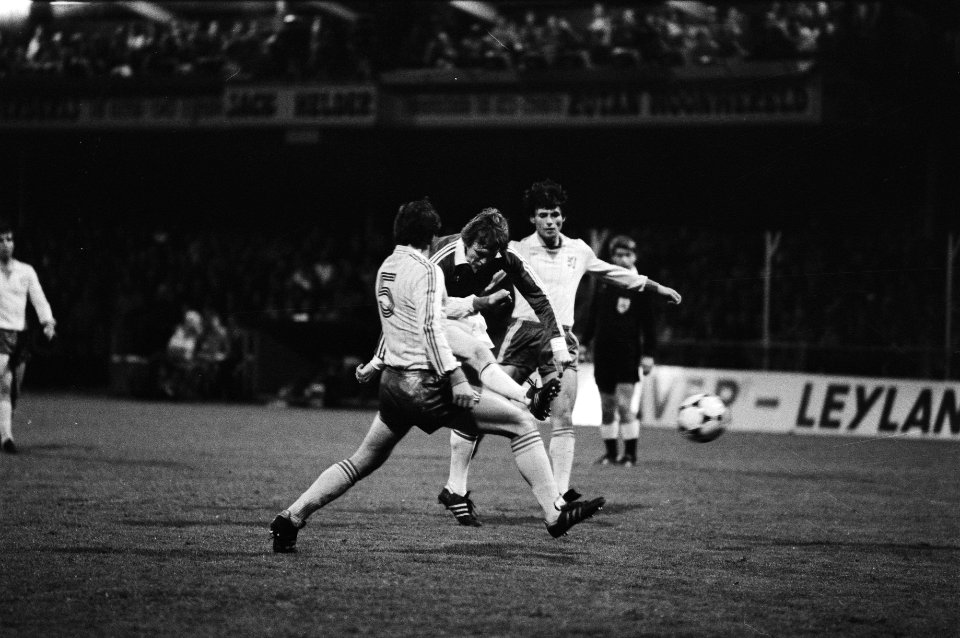 AZ67 tegen Sochaux 3-2 (halve finale UEFA-cup), Jos Jonker scoort het tweede doelpunt uit een voorzet van Wetzl, Bestanddeelnr 931-4441
