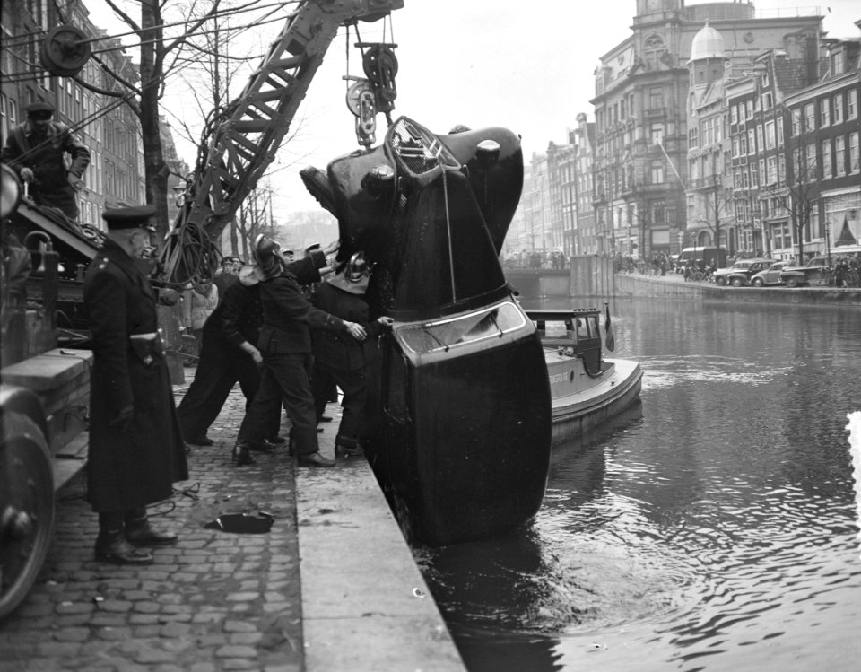 Auto in Keizersgracht bij Leidsestraat, Bestanddeelnr 904-9354