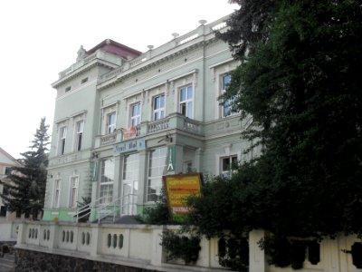 Bývalá školka a Bar Paříž poblíž nádražá