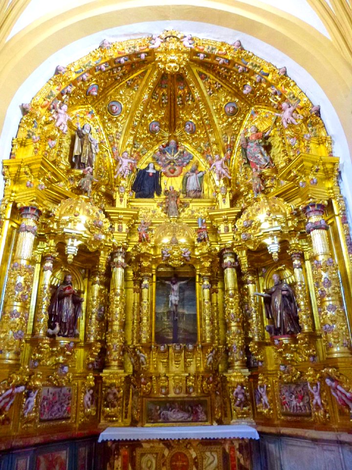 Autol - Iglesia de San Adrián y Santa Natalia, retablo del Santo Cristo 01
