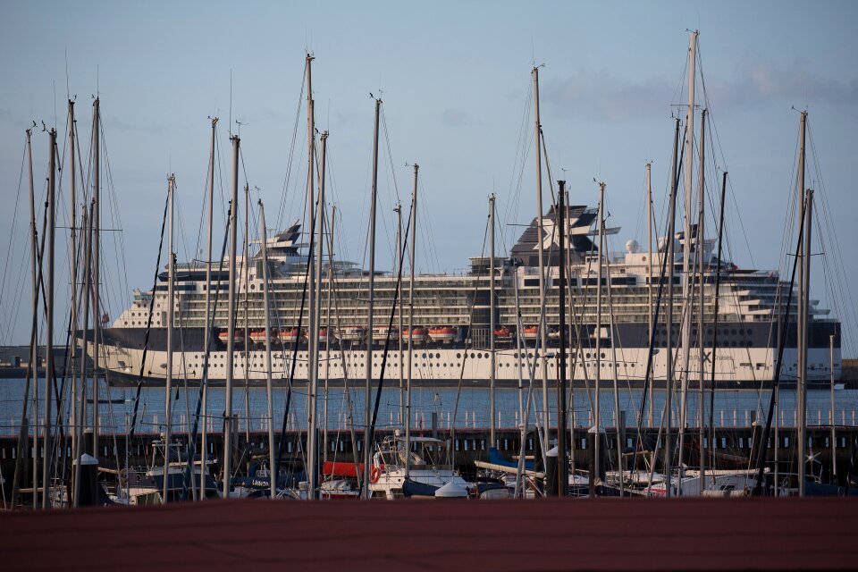 Cruise cruise ship water
