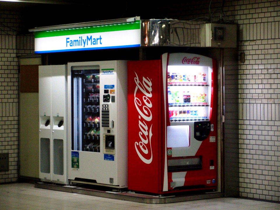 Automatic Super Delice of FamilyMart in Nakamozu Station