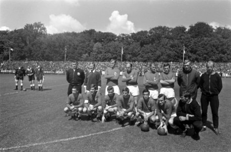 AZ'67 tegen Vitesse 2-0. Elftal AZ'67, Bestanddeelnr 921-4221