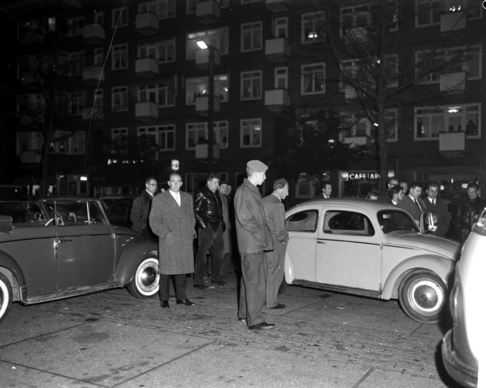 Automarkt op het Stadionplein te Amsterdam, Bestanddeelnr 915-6777