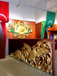 Aziziye fırkateyni kıç süslemesi ve arması