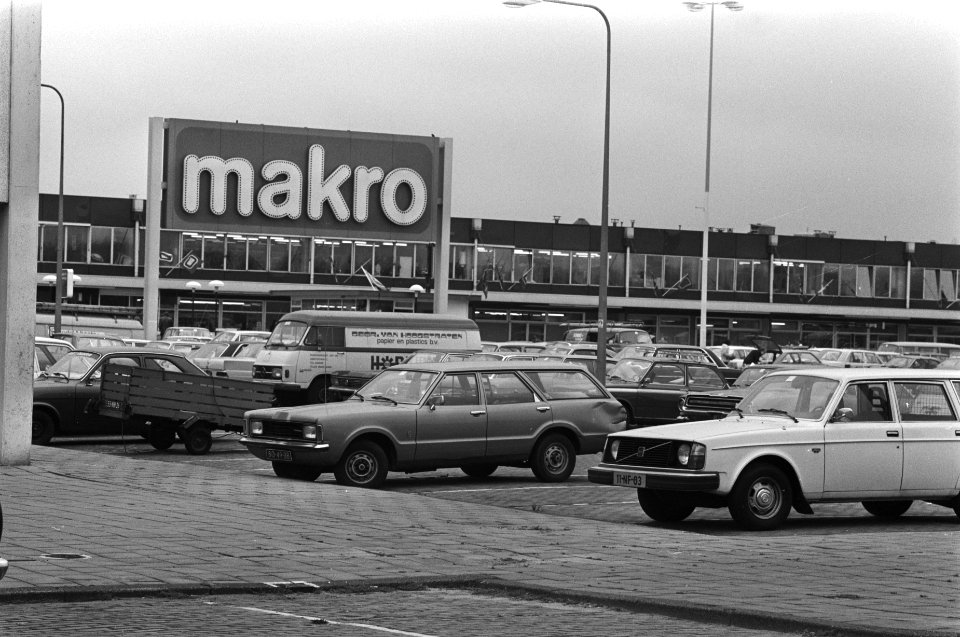 Auto's op de parkeerplaats van de Makro, Bestanddeelnr 929-0907