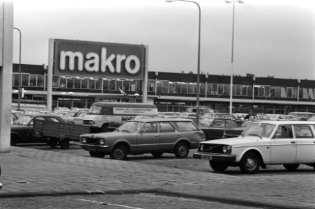 Auto's op de parkeerplaats van de Makro, Bestanddeelnr 929-0907