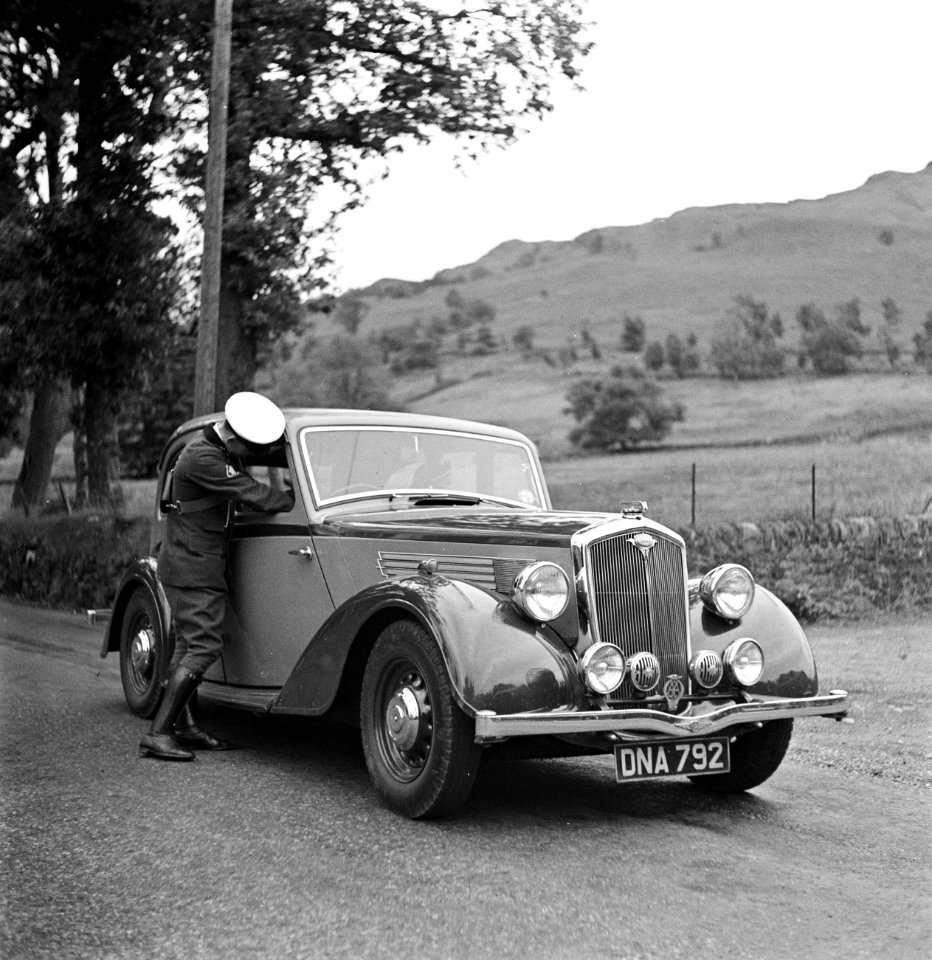 Auto met chauffeur, Bestanddeelnr 254-2821
