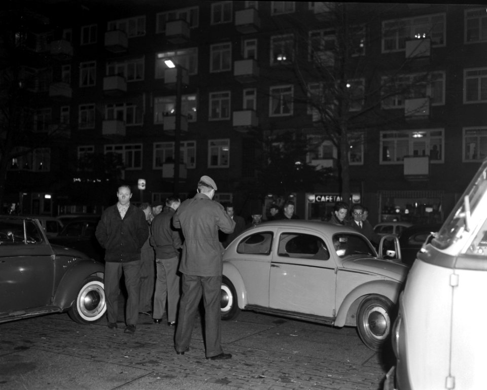 Automarkt op het Stadionplein te Amsterdam, Bestanddeelnr 915-6773