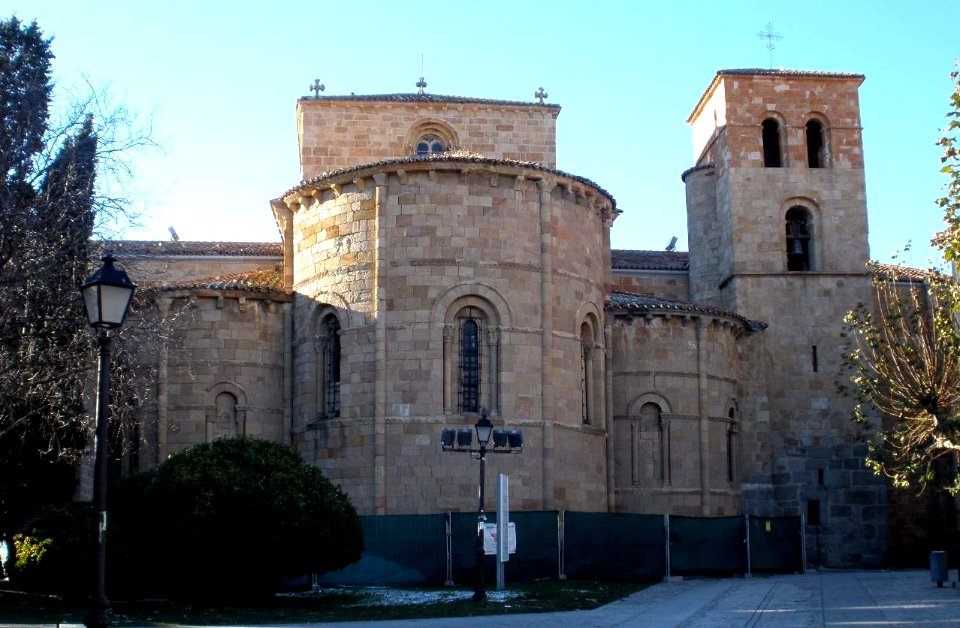 Avila - Iglesia de San Pedro 01