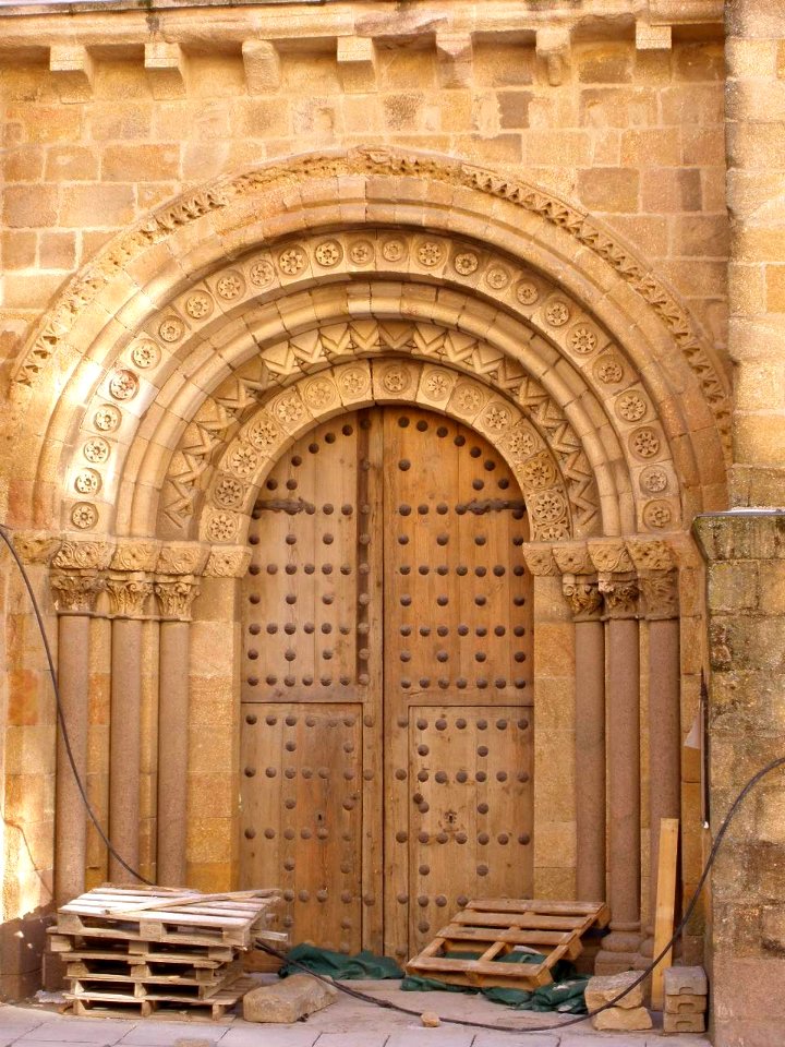 Avila - Iglesia de San Pedro 07