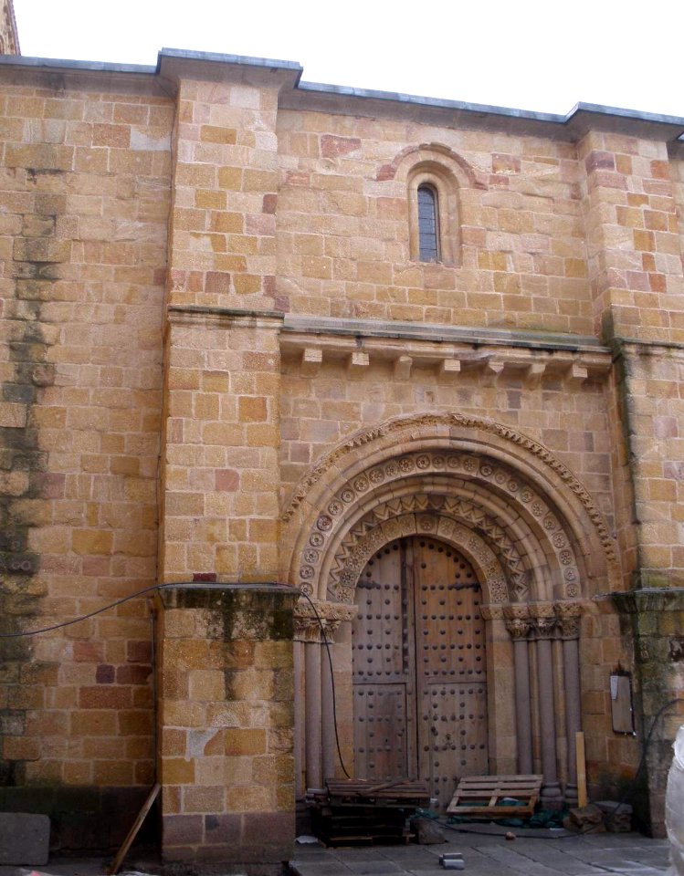 Avila - Iglesia de San Pedro 06
