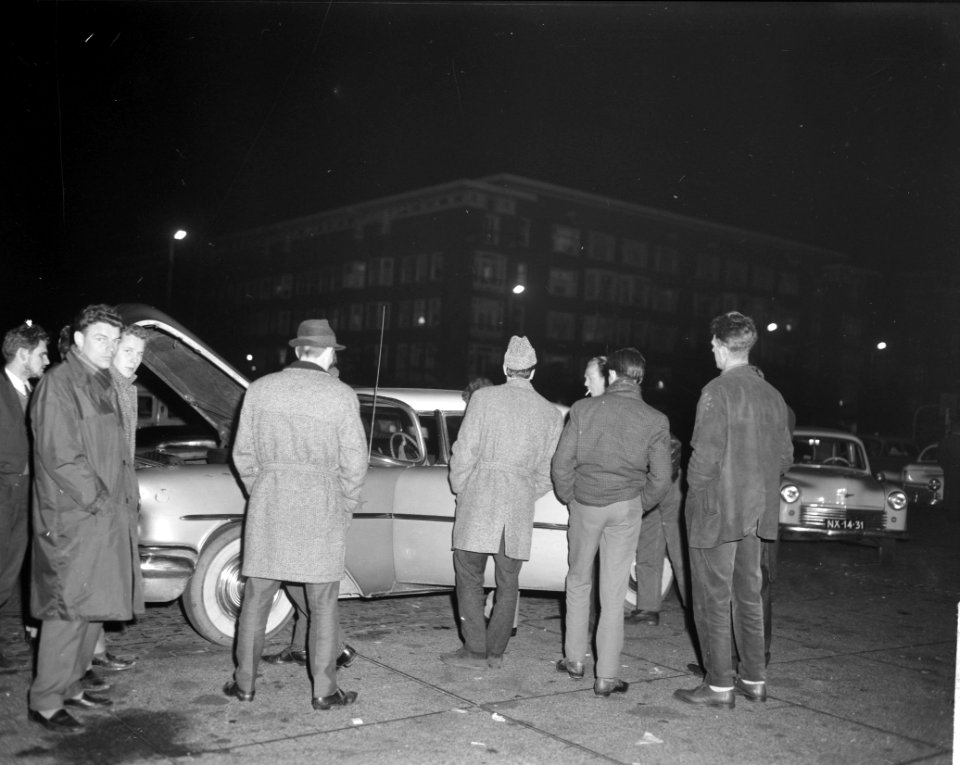 Automarkt op het Stadionplein te Amsterdam, Bestanddeelnr 915-6774