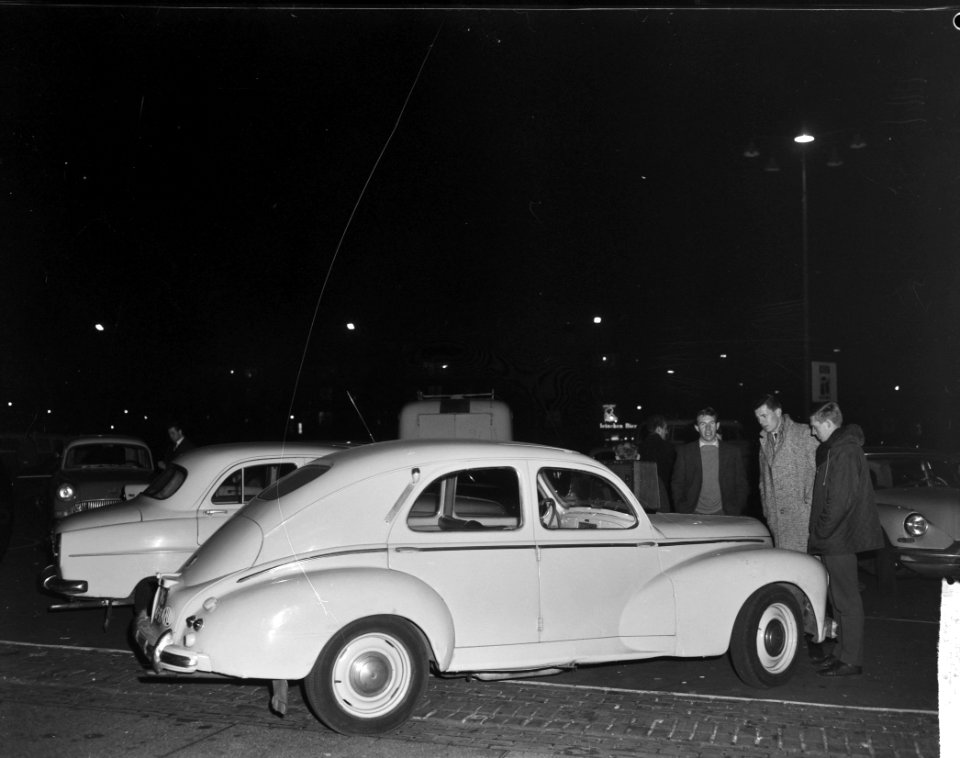 Automarkt op het Stadionplein te Amsterdam, Bestanddeelnr 915-6776