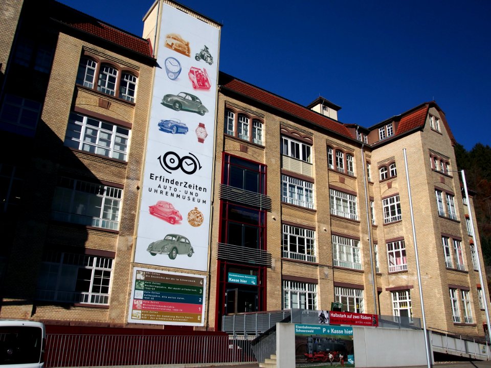 Auto & Uhrenwelt Schramberg museum Gebäude, bild3