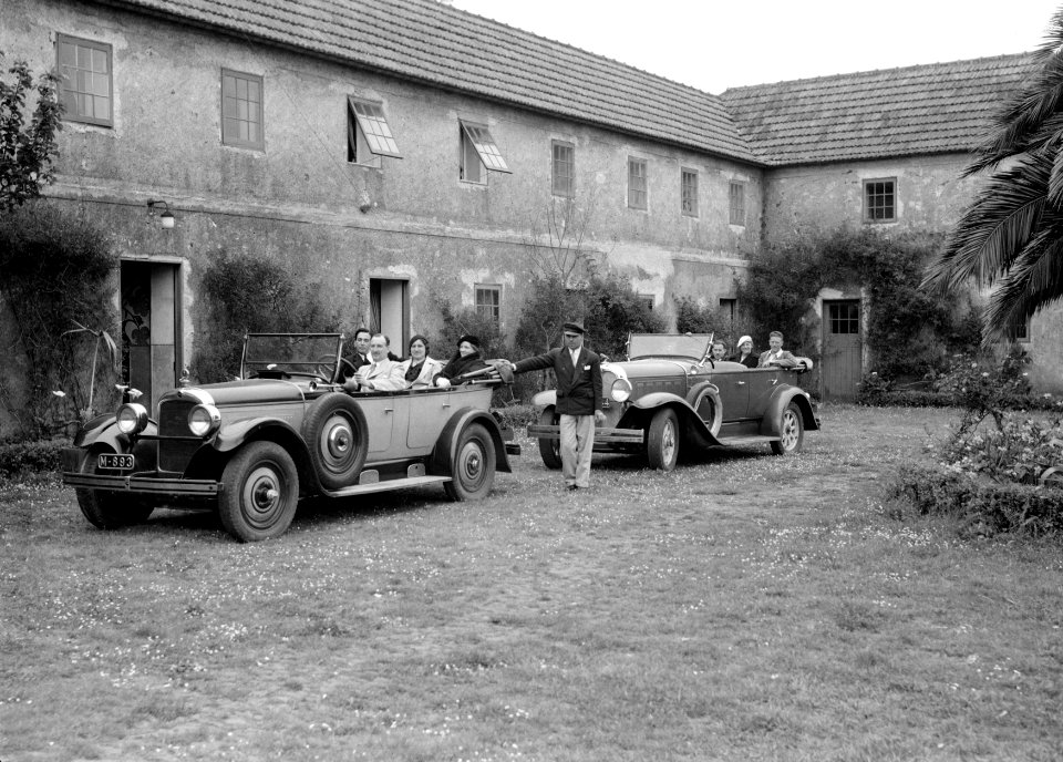 Auto's in Santo Serra op een tocht in het binnenland van Madeira, Bestanddeelnr 190-0179