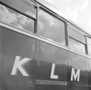 Autobus met KLM typografie, Bestanddeelnr 255-8945