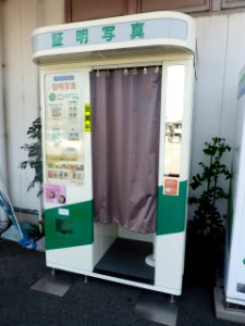 Automatic ID photo shooting machine